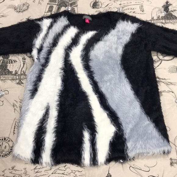 VINCE CAMUTO FLUFFY SWEATER - Picture 4 of 6